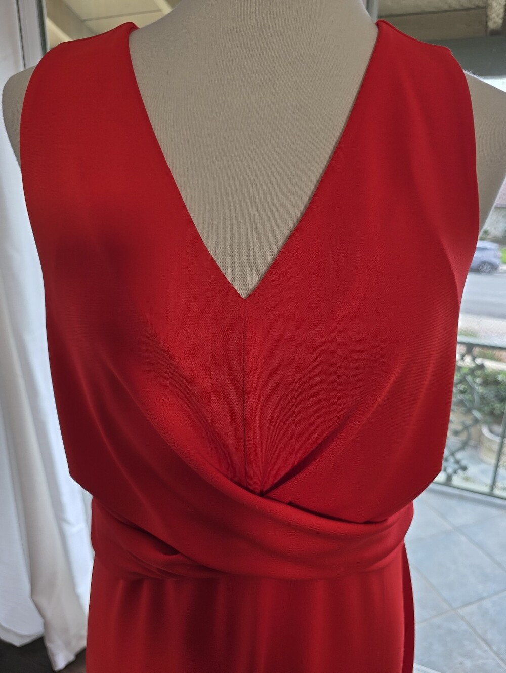 Ann Taylor Sleeveless Red V-Neck Twist Waist Dress - Picture 2 of 8